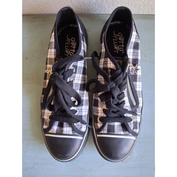 Women's Gotta Flurt Plaid Lenwood Sneakers 8.5 Black & White EUC - Picture 2 of 11